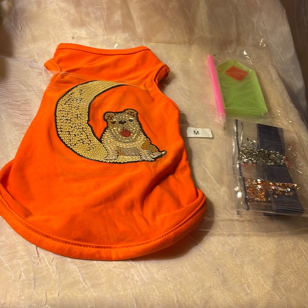 NWT-Bulldog w/half moon do it yourself kit jeweled dog tee shirt size M, orange